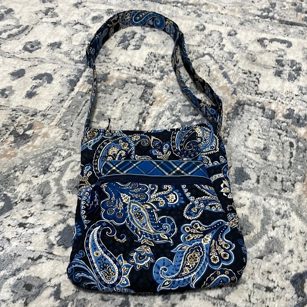 Vera Bradley adjustable shoulder bag.  Navy/light blue.